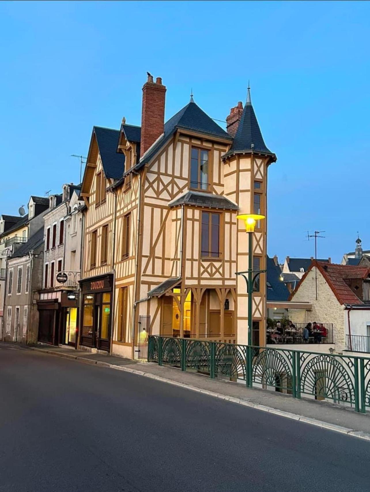 Logis Hotel La Maison A Pan De Bois Vierzon Buitenkant foto