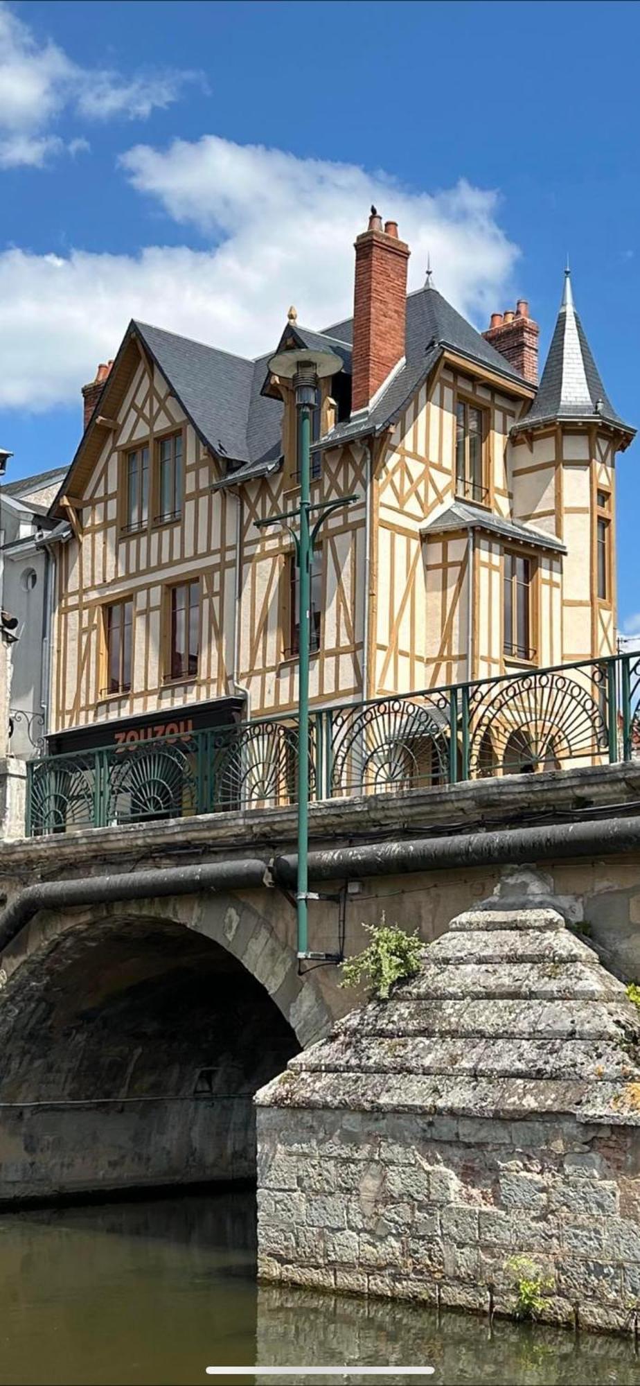 Logis Hotel La Maison A Pan De Bois Vierzon Buitenkant foto